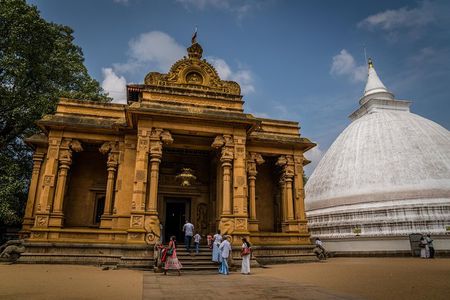 Exclusive : Historical Temple in Colombo countryside by TukTuk
