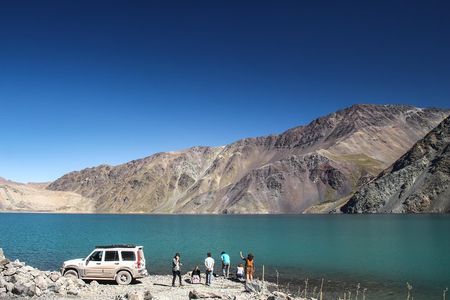 Embalse el Yeso and Termas del Plomo in semi-private 4x4
