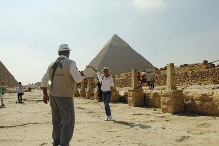 Private Tour to Giza Pyramids, Sphinx and Egyptian Museum