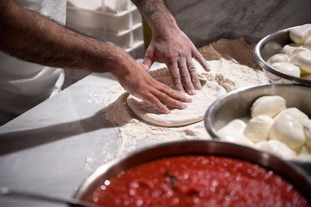 Private Pizza & Tiramisu Class at a Cesarina's home with tasting in Verona