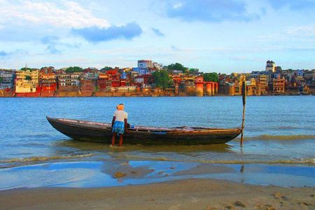 4-hours Private Tour : Morning Boat Ride And Akhadas