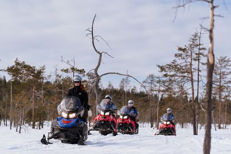 Snowmobile Safari into the Wilderness, Apukka Resort Rovaniemi
