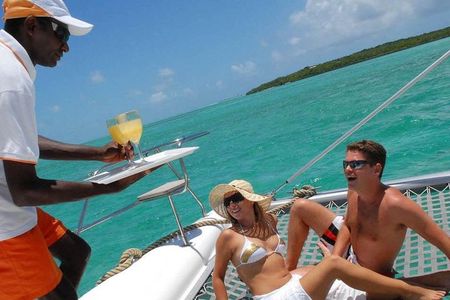 Catamaran Cruise to Ile Aux Bénitiers: Dolphin watch, Crystal Rock & Transfer