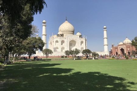 Private Taj Mahal & Agra same day trip from Delhi