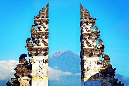 Eastern bali tour. lempuyang temple,tirta gangga,goa lawah, virgin beach.