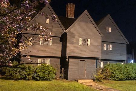 Haunted Footsteps Ghost & Paranormal Salem Tour