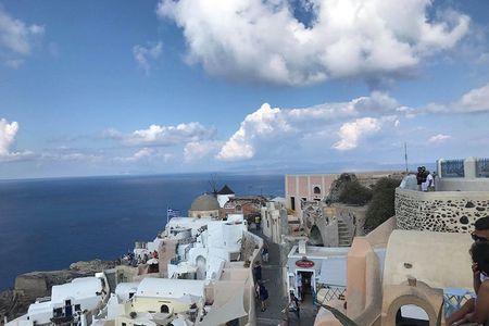 Barrier-free Shore-excursion: Panorama drive in Santorini (6 passengers + 1 Wheelchair)