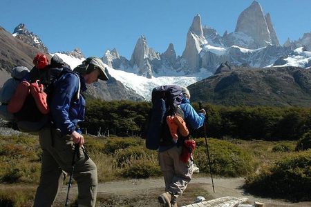Chalten Trekking Lake of the Three : from Calafate with guide 