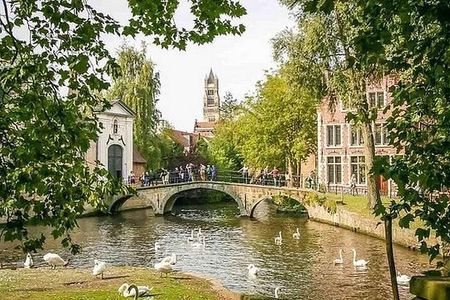 Bruges & Ghent Private Tour with Chocolate Tasting & Boat Ride