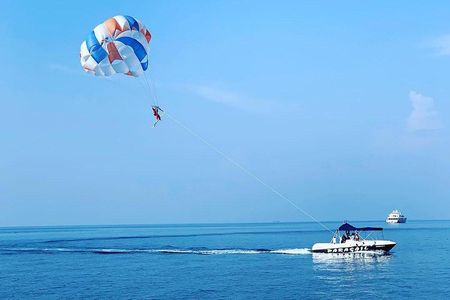 Roatan Parasailing Tour