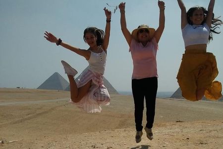 Daily tour to Giza pyramids for layover passengers