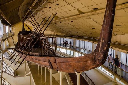 Cairo: Great Pyramids, Sphinx, Valley Temple and Boat Museum