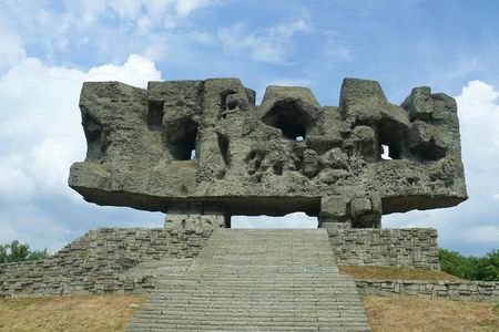 Majdanek Tour - Full Day Tour from Warsaw by private car