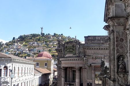 Quito historical, markets and street food tour 