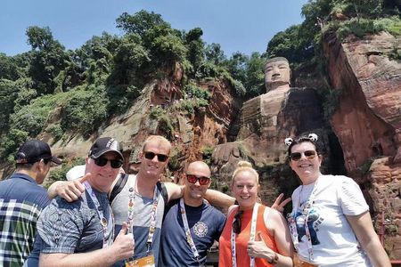  Private Chengdu day Tour of panda base with Leshan giant Buddha
