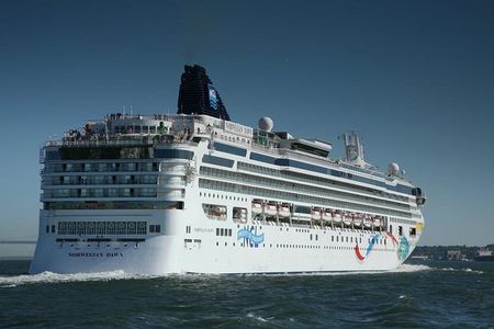 Private Transfer San Antonio Pier to Airport with Vineyard Lunch