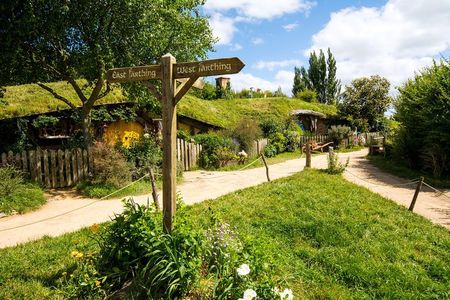Luxury Small group tour from Auckland to Hobbiton Movie Set
