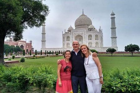 Private Taj Mahal Agra Day Tour by Car from Delhi