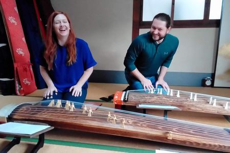 Learn the traditional instrument “Koto”
