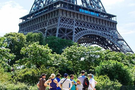 Paris Highlights Bike Tour: Eiffel Tower, Louvre and Notre-Dame