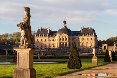 Fontainebleau and Vaux-Le-Vicomte Castle Small-Group Day Trip From Paris
