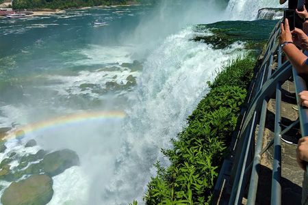 Niagara Falls in 1 Day: Tour of American and Canadian Sides