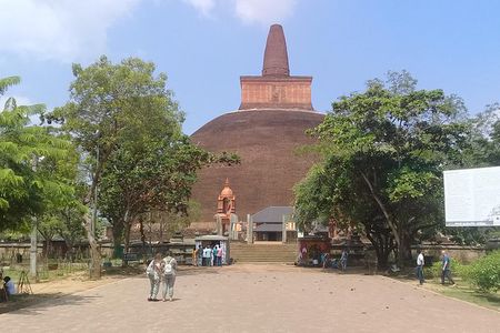 Day tour sigiriya to anuradhapura
