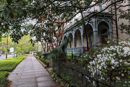 Private Tour of Savannah's Historic/Victorian Districts & Bonaventure Cemetery