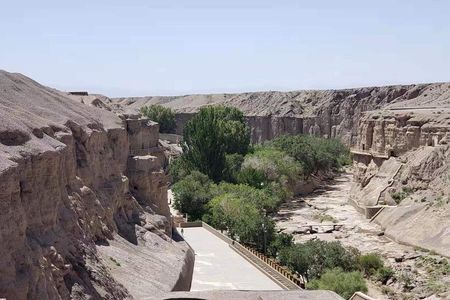Best of Dunhuang Day Tour to Yulin Grottoes and Suoyangcheng Ruins