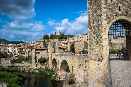 Medieval Three Villages Small Group Day Trip from Barcelona