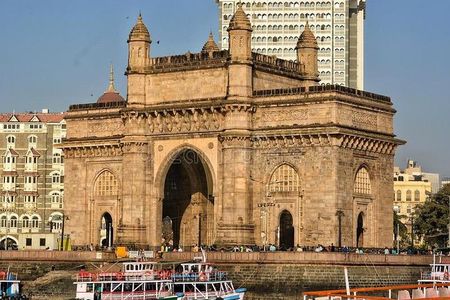 Mumbai: Private Day Tour Of Tajmahal With Car ,Entrance , Meal