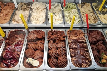 Dessert and Cakes Tasting and Sightseeing Tour in Rome