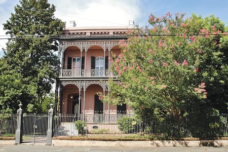 New Orleans Homes of the Rich and Famous Tour of the Garden District