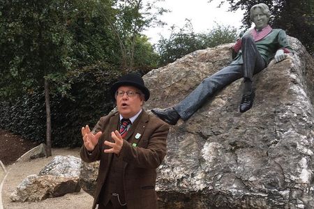 Walking tour in Merrion Square Park with a pint of Guinness Dublin Rogues Tour 