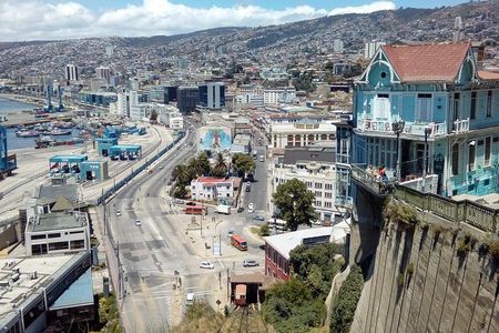 Tour in Valparaiso: Street Art, funiculars and port