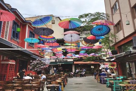 Istanbul Kadikoy Food Tour with 12+ Local Delicacies Tastings