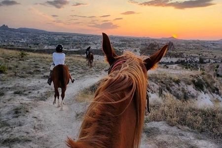 Sunset Horsebackriding-Tour through the Valleys of Cappadocia