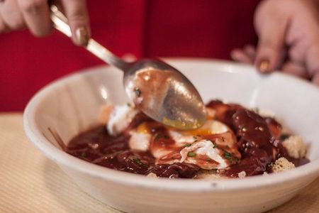 Lyon Old Town Food Tour with 6 French Delicacies & Fine Wine