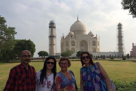 Agra Taj Mahal All Inclusive Tour by Gatimaan Express Train