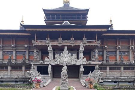 Private tour with lunch: Jakarta to miniature park of indonesia