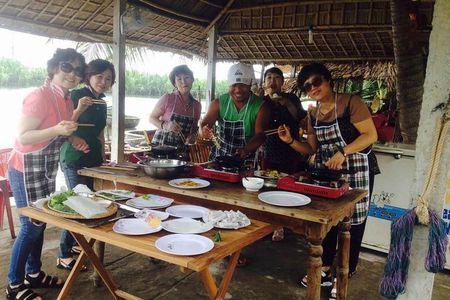 Hoi An Basket Boat Tour & cooking class(local market, boating, fishing crab...)