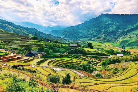 From Hanoi: 3 Days Luxury Sapa Trek & Fansipan Peak with Dcar