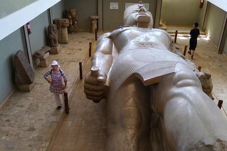 Private Day Tour to Giza Pyramids, Sphinx, Sakkara and Memphis