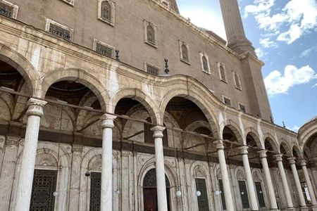 Private Day Tour to Pyramids ,The Egyptian Museum And Old Cairo
