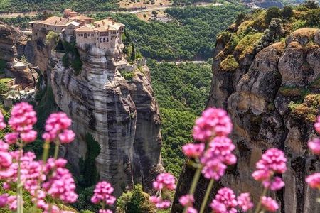 Spectacular Meteora Monasteries and Hermit Caves Private Trip