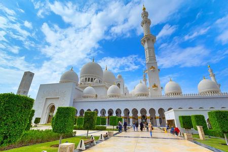 Abu Dhabi City Tour with Sheikh Zayed Grand Mosque from Dubai