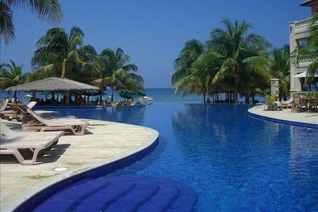 Roatan Infinity Bay Private Beach Resort Day Pass