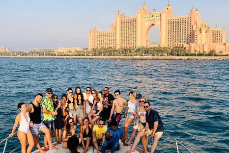 2 Hour Yacht Tour Around Palm Island