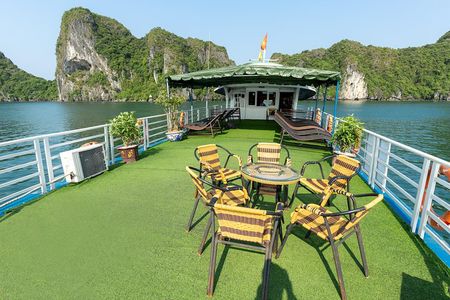 Halong Bay Cruise Day Trip: Visit Thien Cung Cave, Kayaking & Lunch - best price
