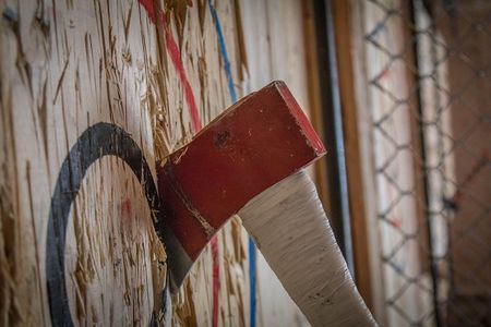 Axe Throwing Guided Experience